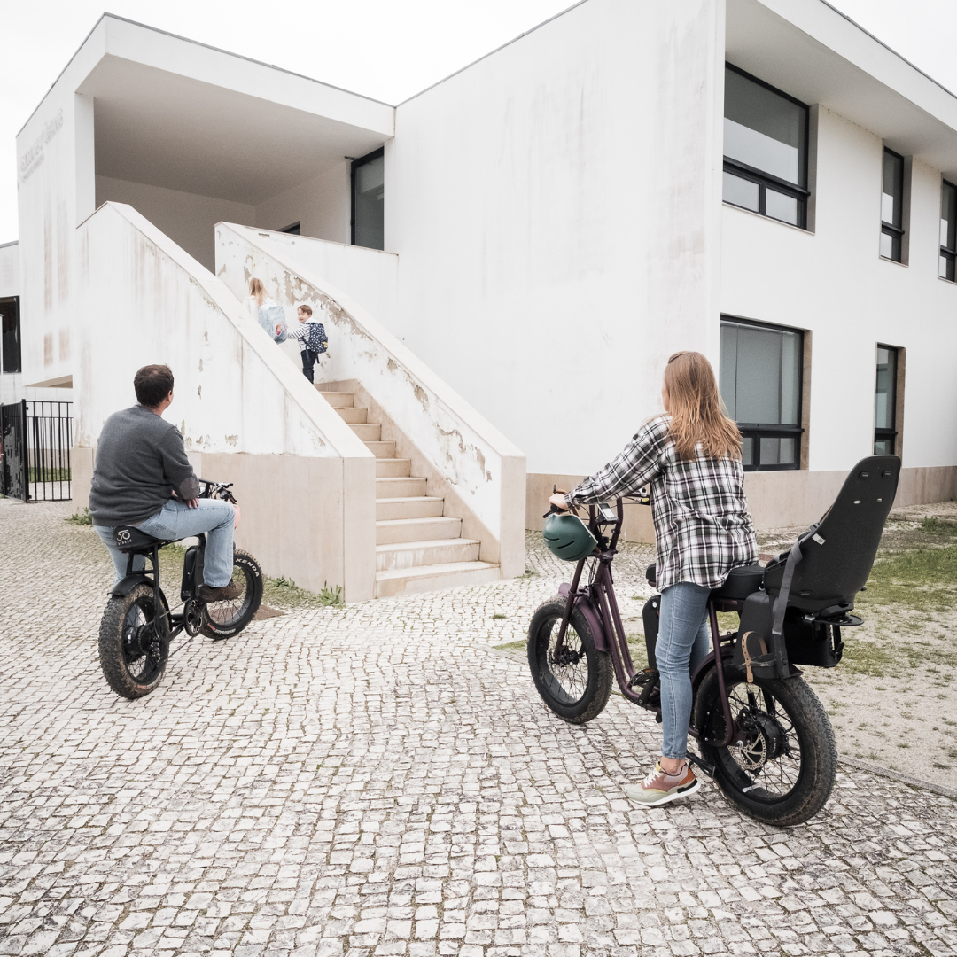 taking the kids to school on an e-fatbike from 50 rebels 